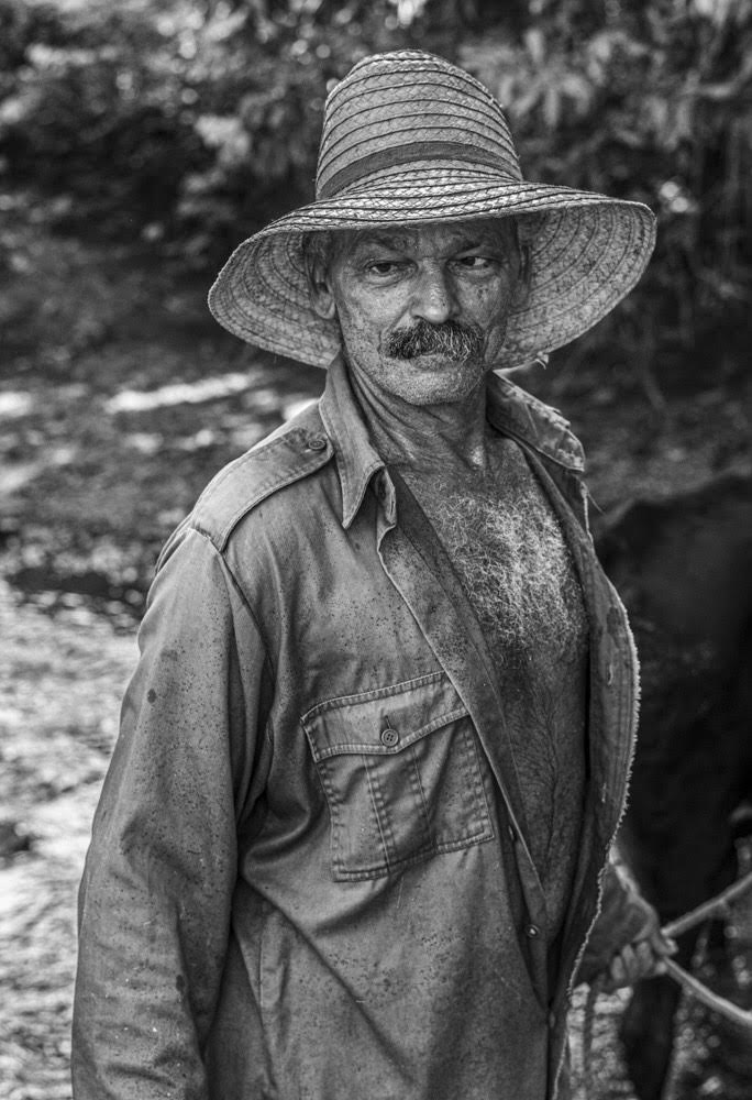 Juan González Martínez (El niño), habla del río Guamá, de su temperamento voluble, de sus crecidas, y de cómo estas pueden destruir los cultivos cercanos a su cauce (Foto: Lázaro Lemus).