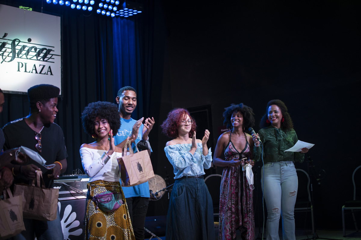 7_Lo llevamos rizo_portada