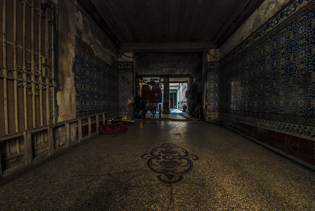 4 Galeano y Concordia, entrada con mosaico. Centro Habana (Foto: Omar Sanz).