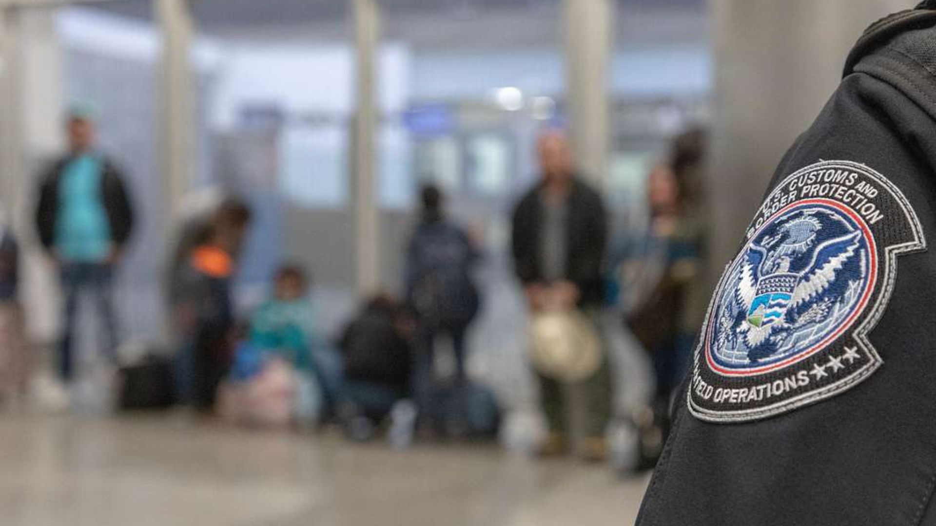 Personas buscando asilo en la frontera de Estados Unidos. Foto: Mani Albrecht / Defense Visual Information Distribution Service.