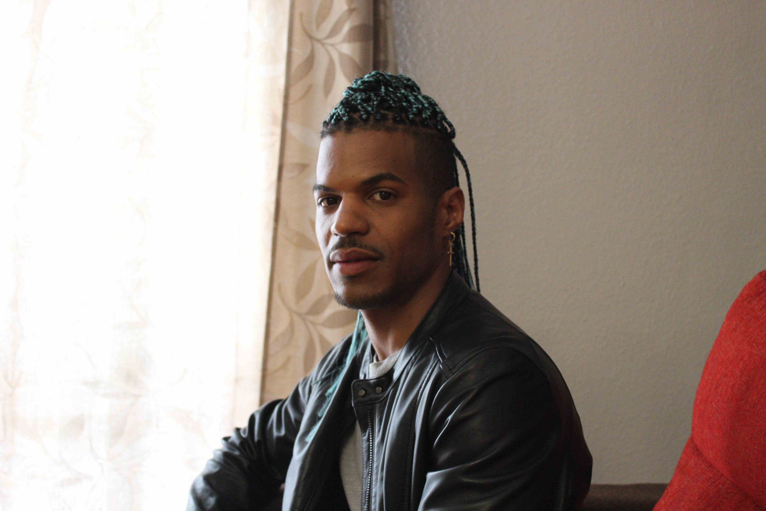 Médico cubano en España afectado por la falta de homologación de títulos.